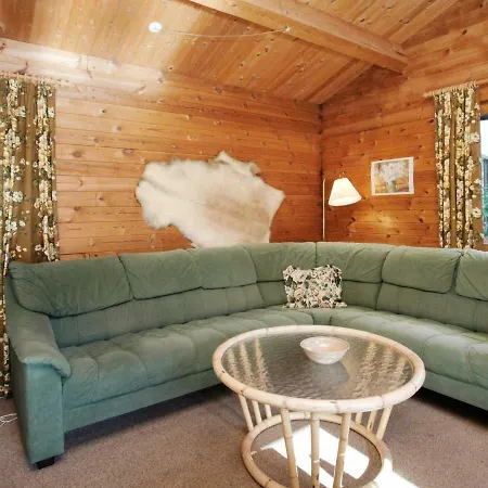 Three-bedroom Holiday In 54 *