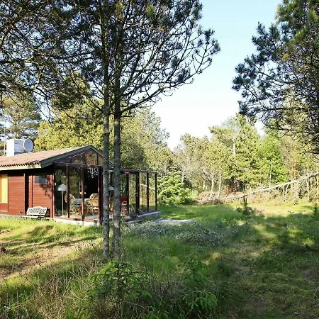 Three-bedroom Holiday In 54
