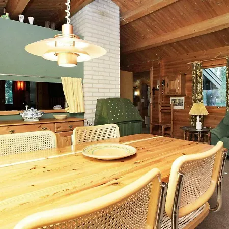 Three-bedroom Holiday In 54 *